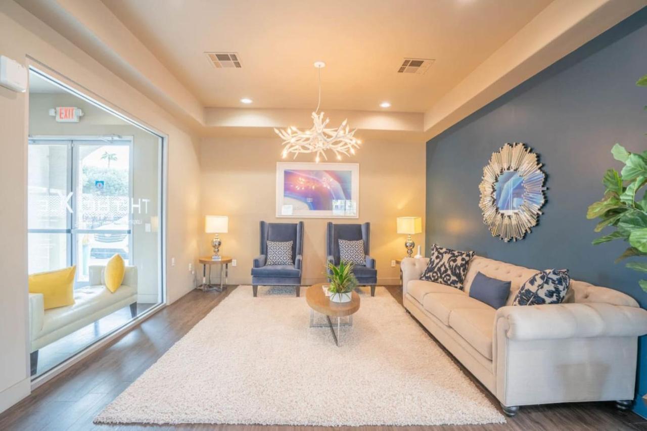 Posh 2Bd - Midtown - Gym, Pool, W-D, Parking - Sleeps 8 Apartamento Phoenix Exterior foto