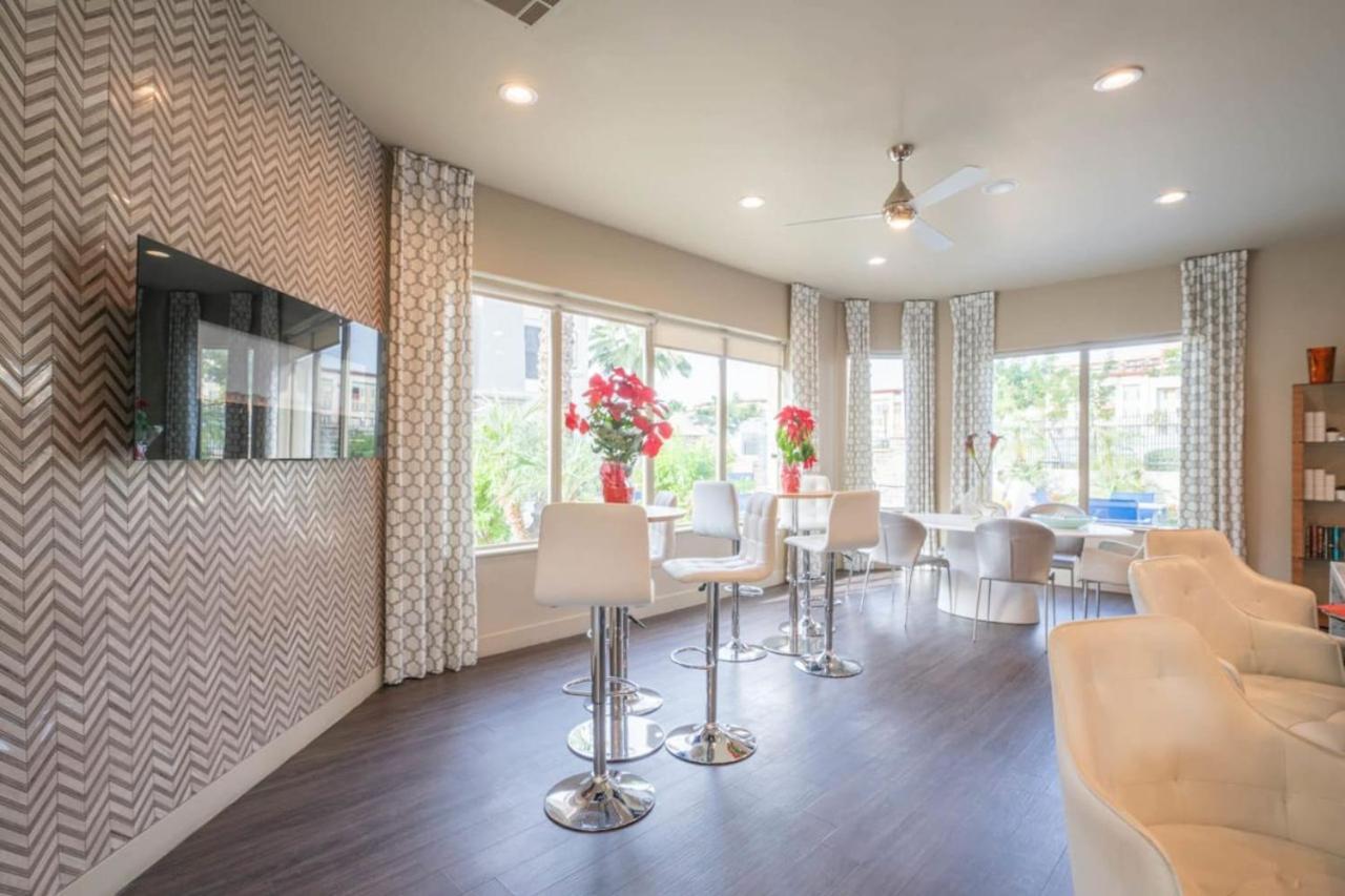 Posh 2Bd - Midtown - Gym, Pool, W-D, Parking - Sleeps 8 Apartamento Phoenix Exterior foto
