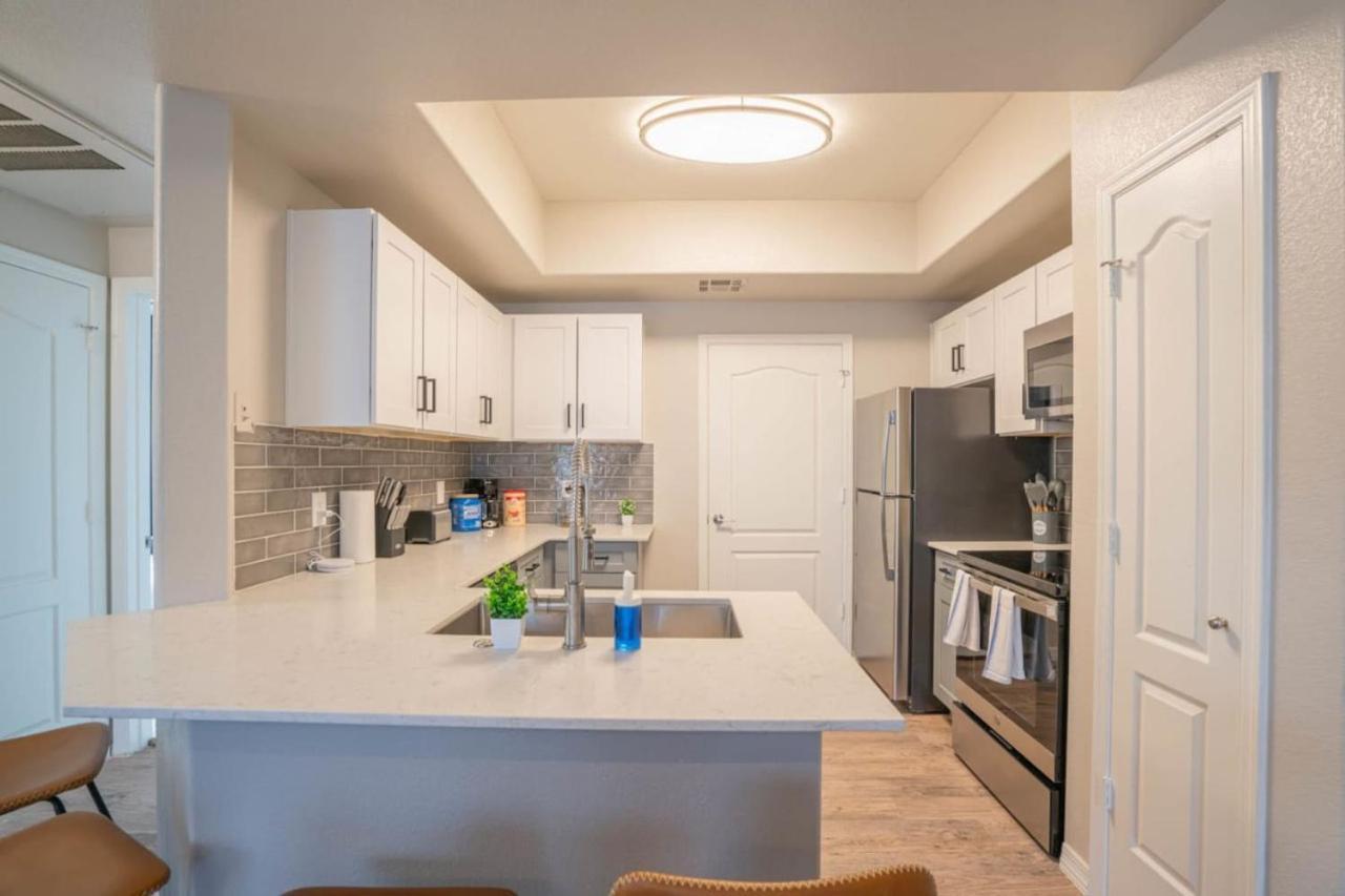 Posh 2Bd - Midtown - Gym, Pool, W-D, Parking - Sleeps 8 Apartamento Phoenix Exterior foto