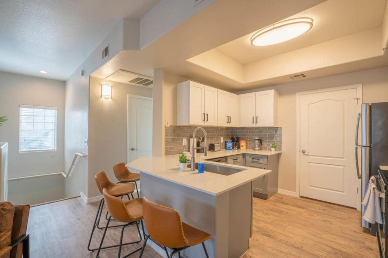 Posh 2Bd - Midtown - Gym, Pool, W-D, Parking - Sleeps 8 Apartamento Phoenix Exterior foto